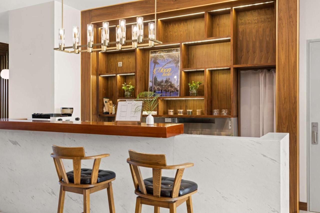Moon Hotel And Apartment Дананг Екстер'єр фото